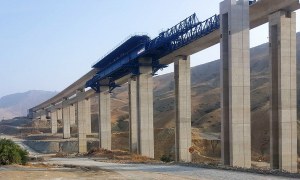 Construction Technologies for Erection of Balanced Cantilever Bridge